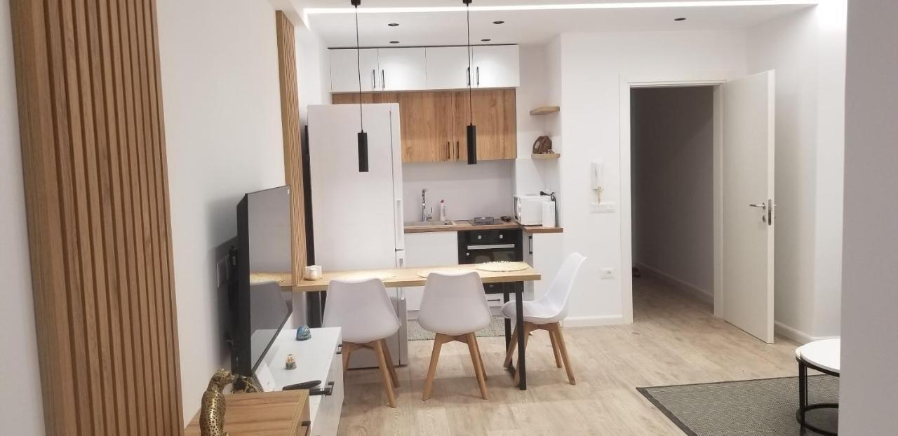 2A Near Blloku Area Apartment Tirana Exterior foto